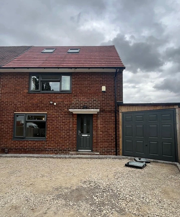 экстерьерная  краска RAL 7043 на воротах