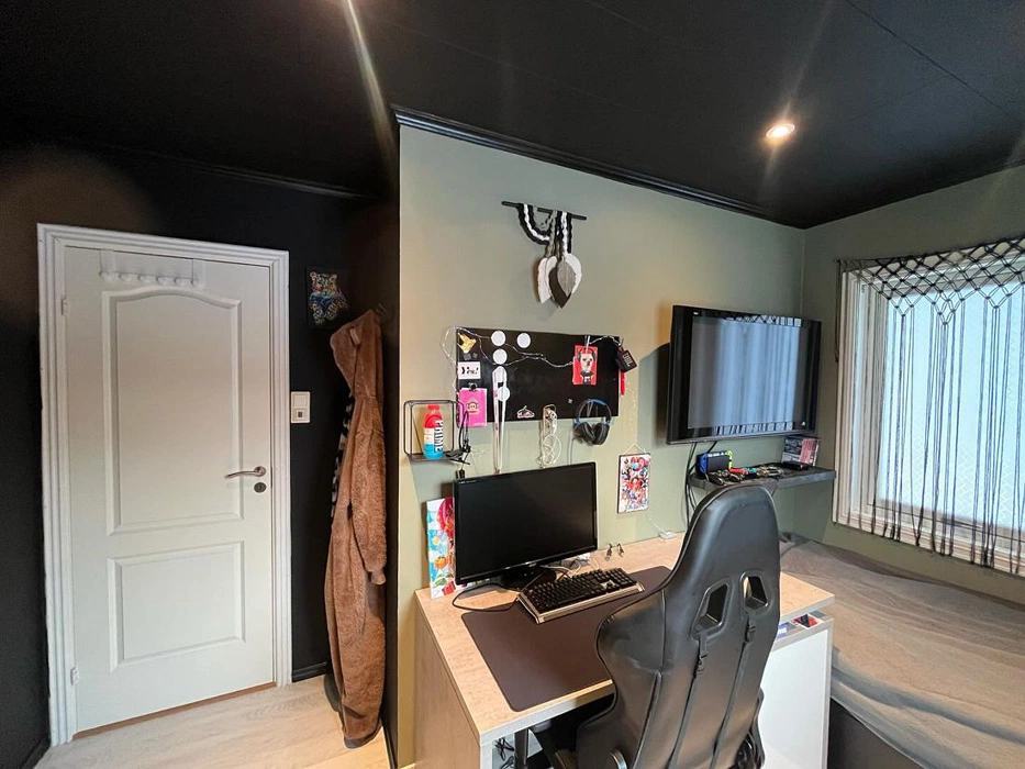 Черный потолок RAL 7043