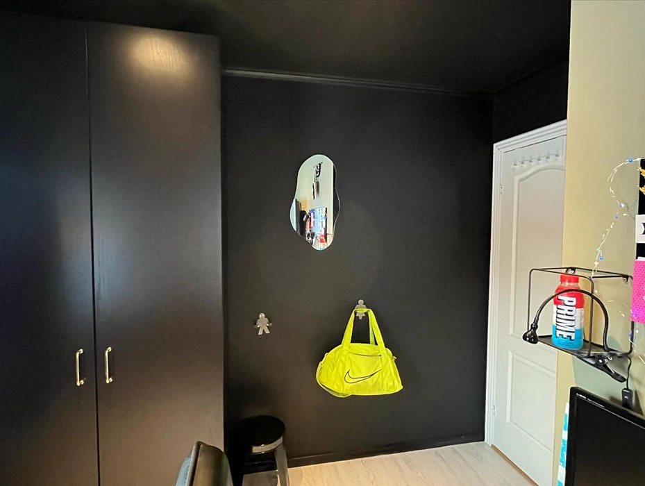 Черный RAL 7043 в интерьере