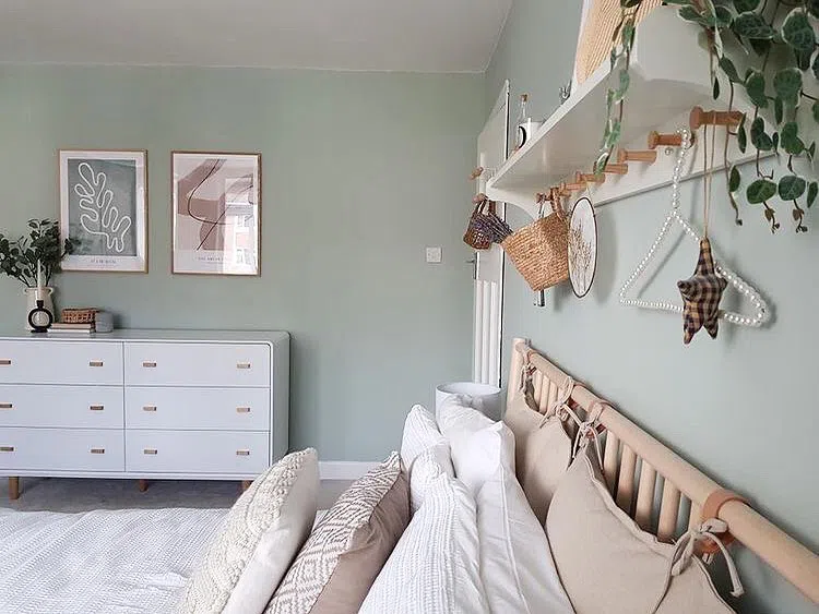 Скандинавский интерьер с фисташковыми стенами