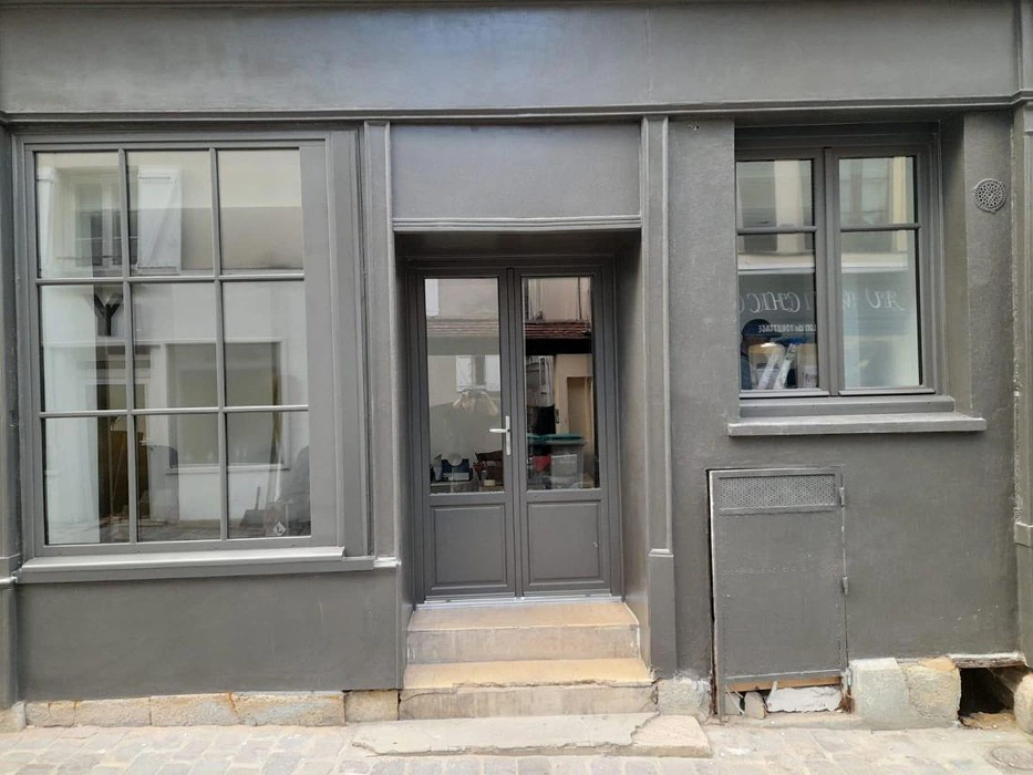 RAL 7022 на фасаде дома