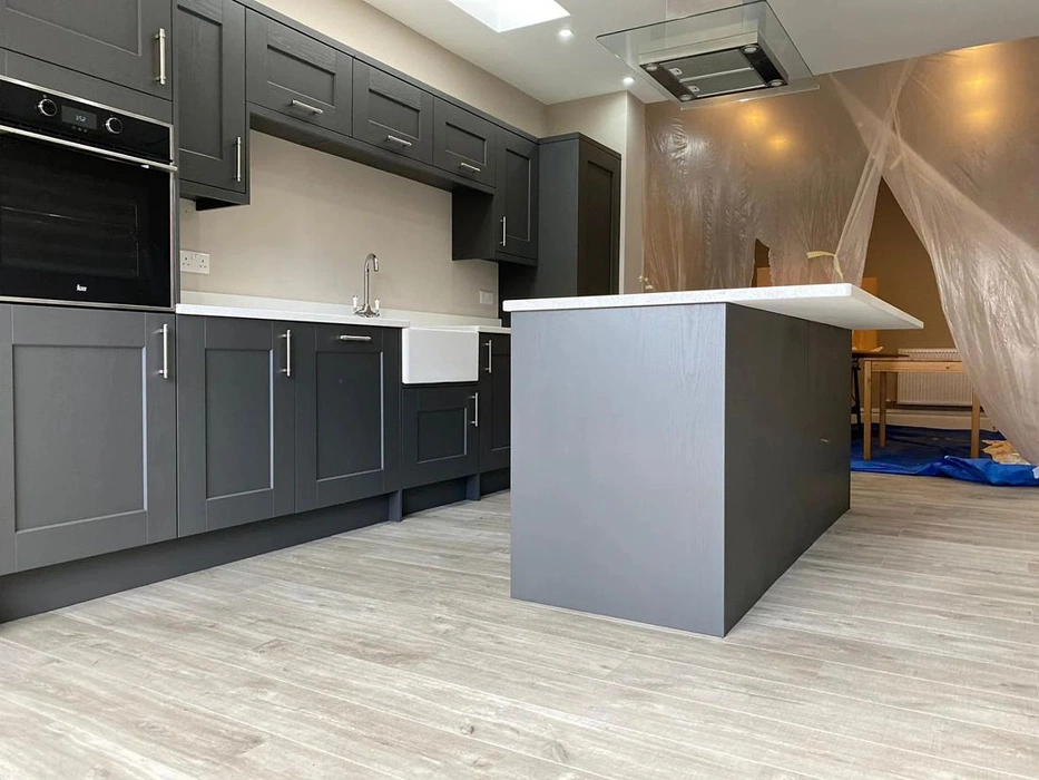 RAL 7022 темная серая кухня