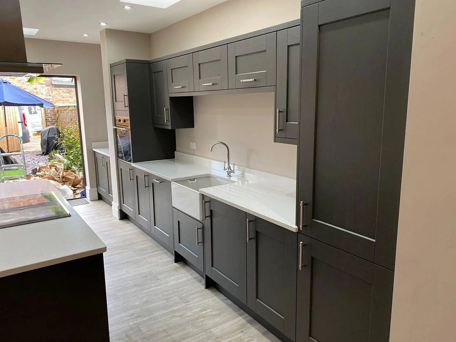 RAL 7022 серая кухня