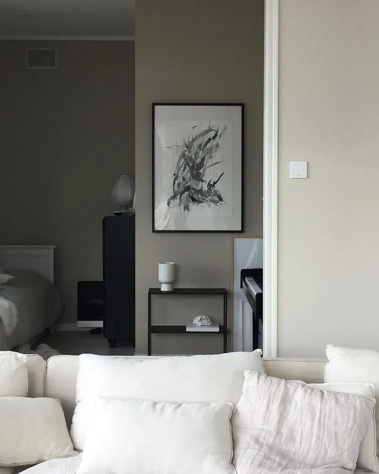 Интерьер со стенами greige v484 Плавающий лес