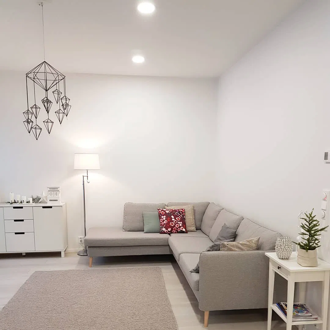 Белые стены в интерьере Tikkurila V503 Зима