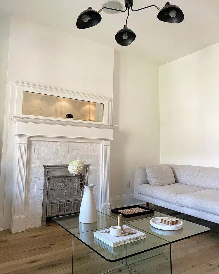 Современный интерьер Benjamin Moore Swiss Coffee