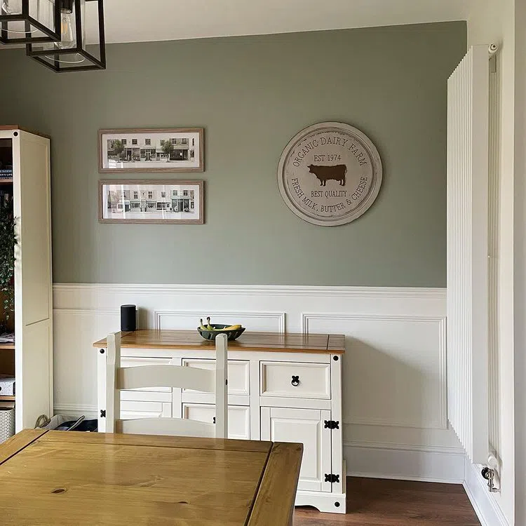 Фото классического интерьера с панелями и Blue Gray