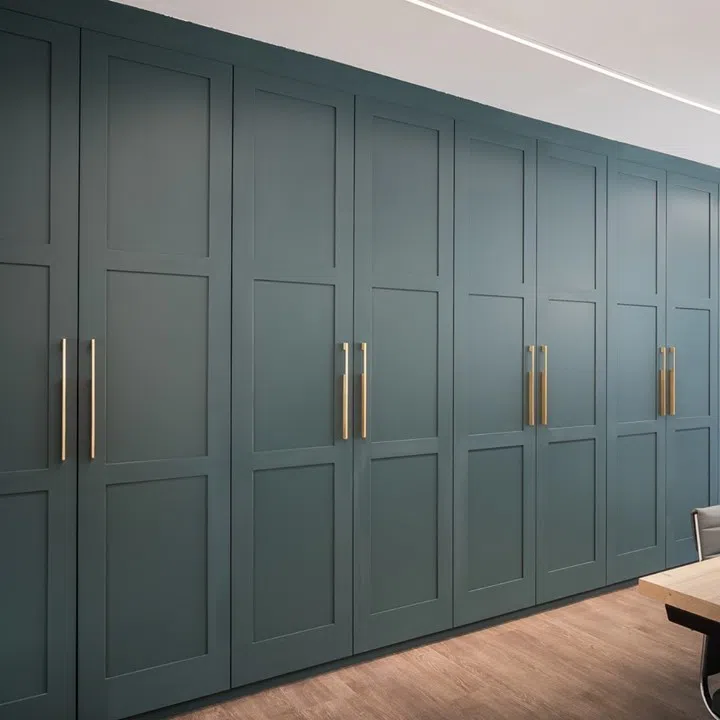 Крашеный гардероб темно-зеленым Little Greene Harley Green