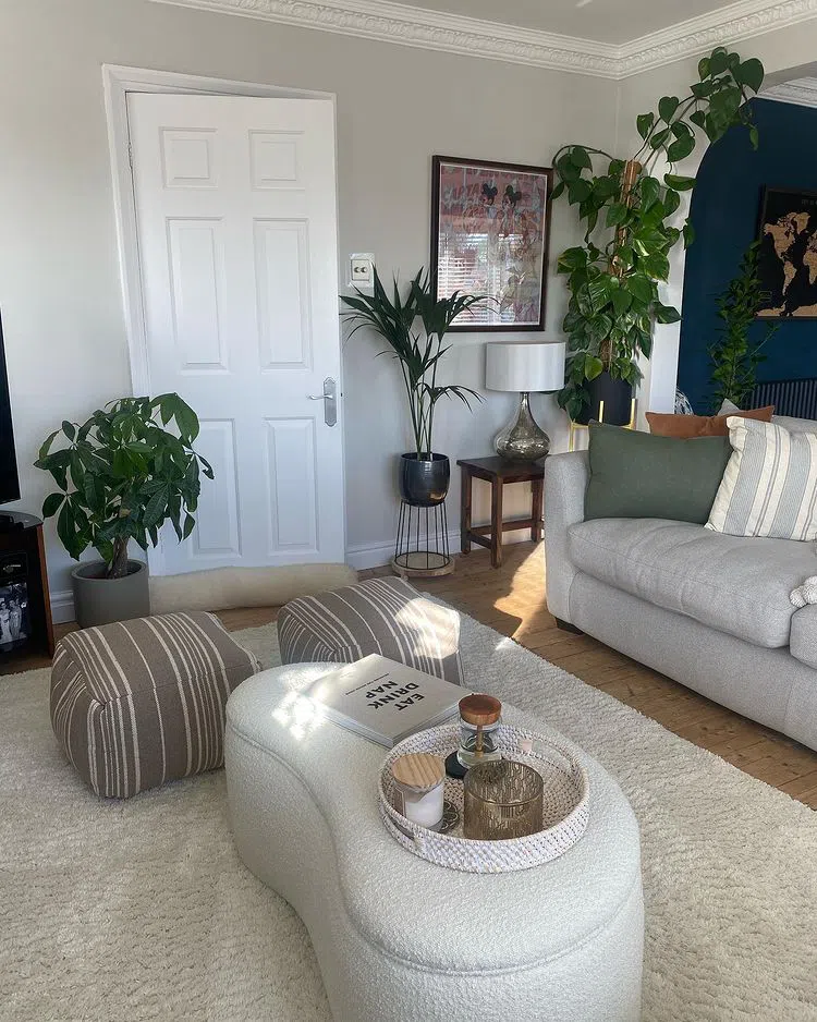 Светлая серая гостиная Dulux 40YY 73/028 Chiltern White