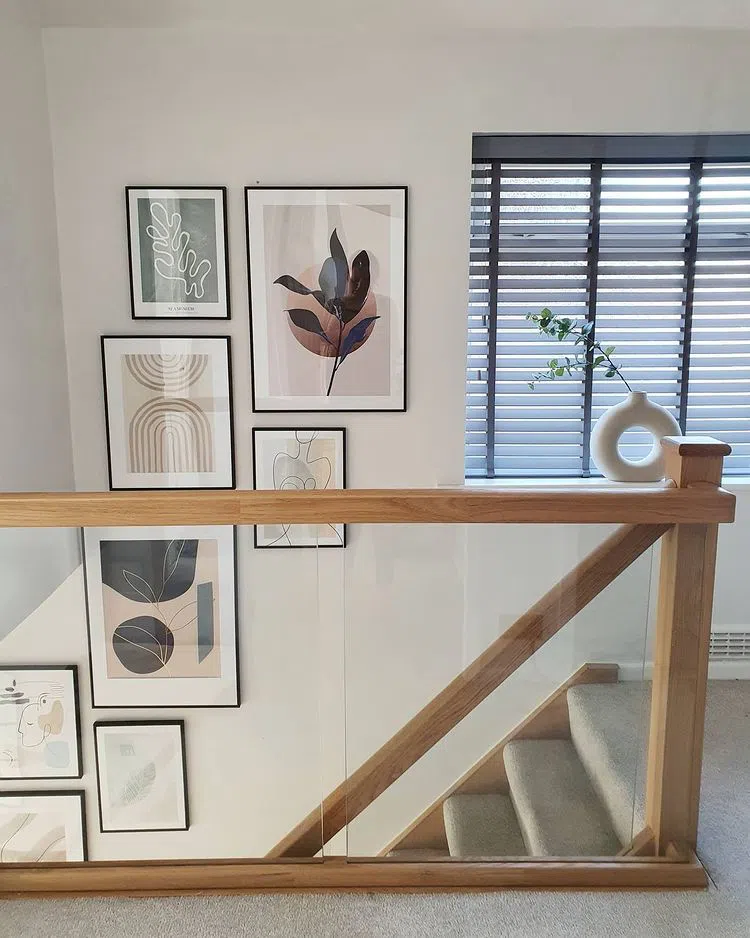 Светлый серый коридор с 30BB 83/001 Dulux Night Jewels 6