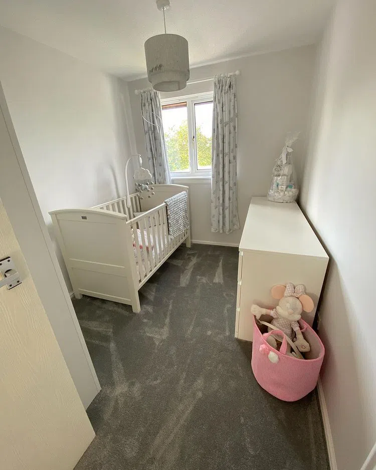 Интерьер детской с белыми стенами Night Jewels 6