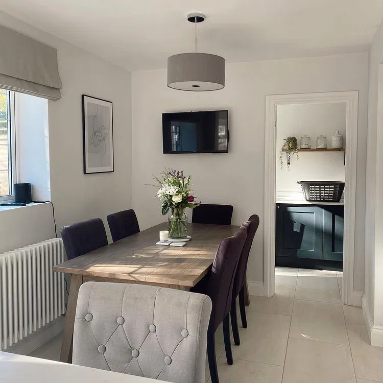 30BB 83/001 Night Jewels 6 Dulux на фото в интерьере