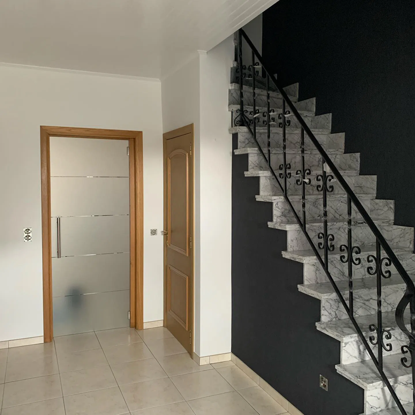 Интерьер с белыми стенами Ral Classic 9003