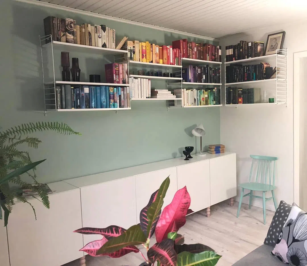 Интерьер с мятной стеной X445 Лидо