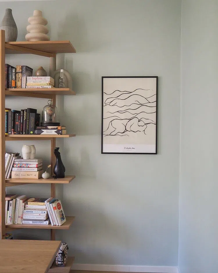 Светлый интерьер с краской Tikkurila X447