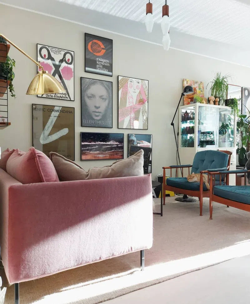 Интерьер гостиной в теплыми бежевыми стенами X459 Сон