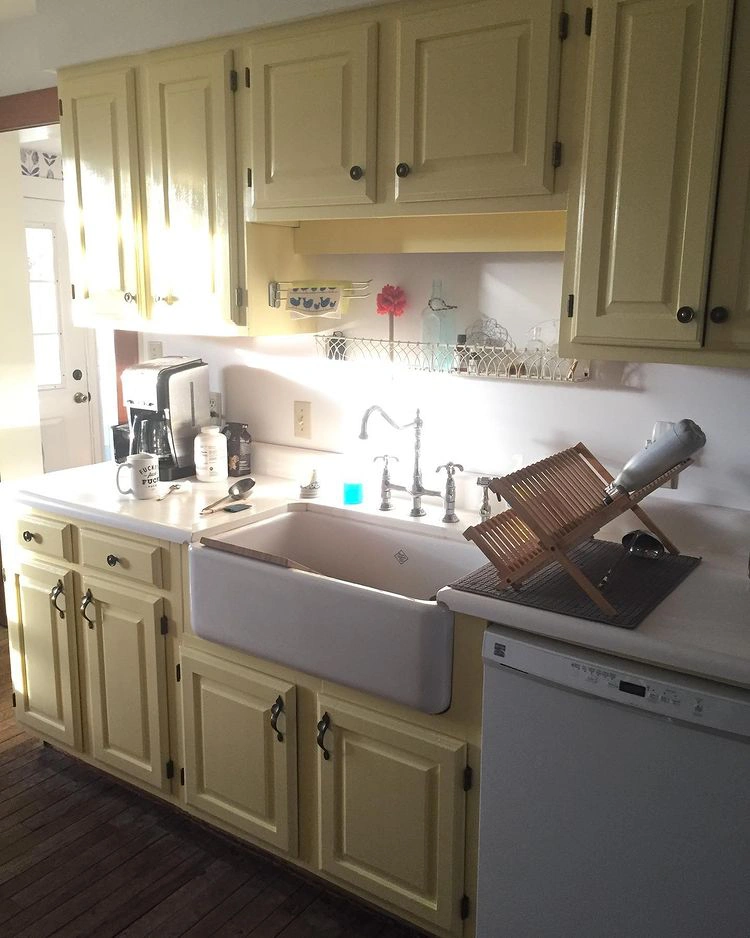 Benjamin Moore HC-4 Hawthorne Yellow в интерьере фото