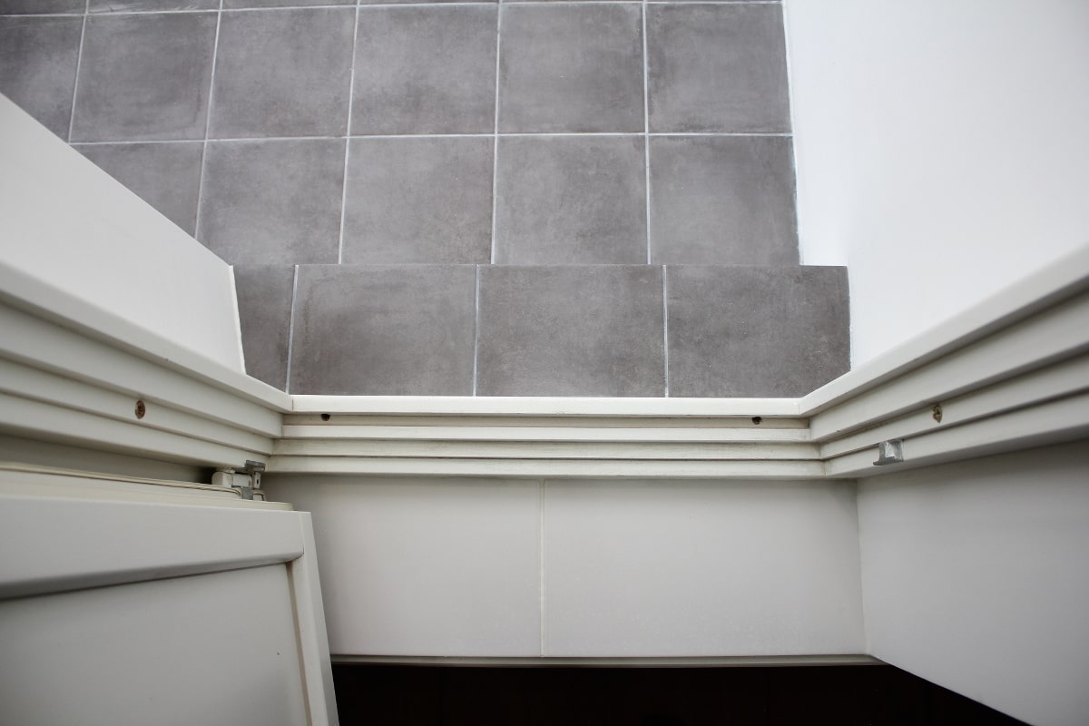 Порог на балкон из плитки