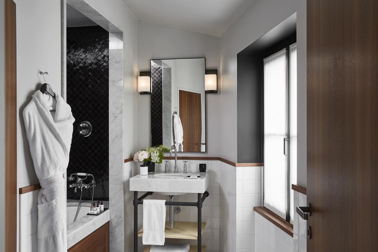 Ванная комната в отеле La Rich в Париже