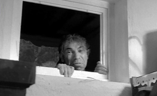 Окно в ванную. Кадр из фильма Собачье сердце