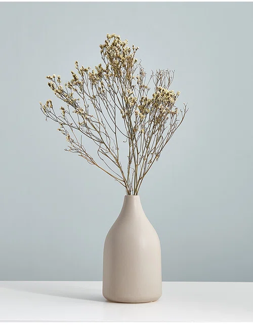 Бежевая ваза с узким горлом