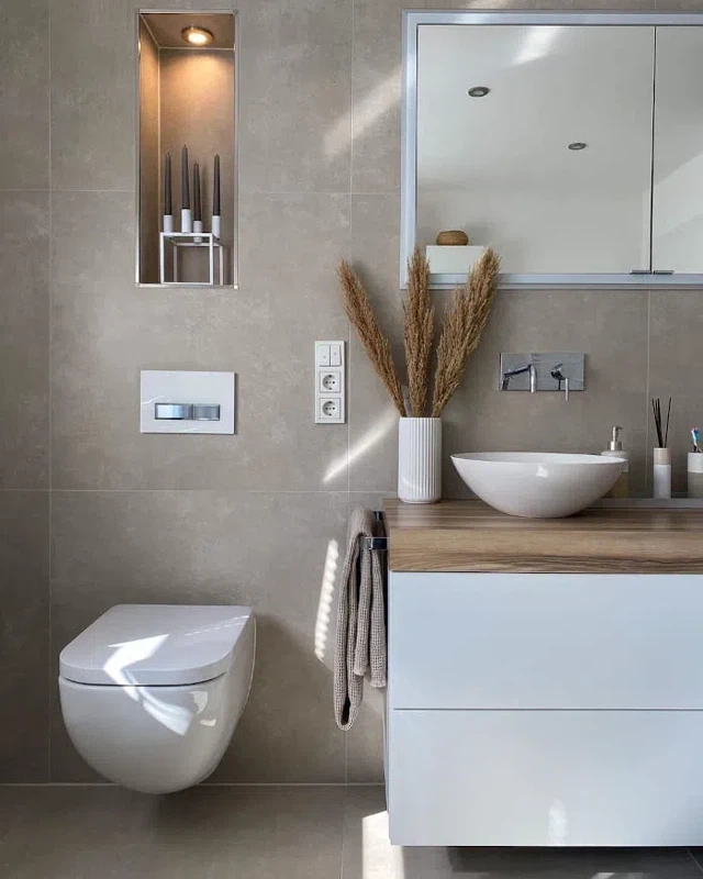 Ваза с сухоцветами в ванной