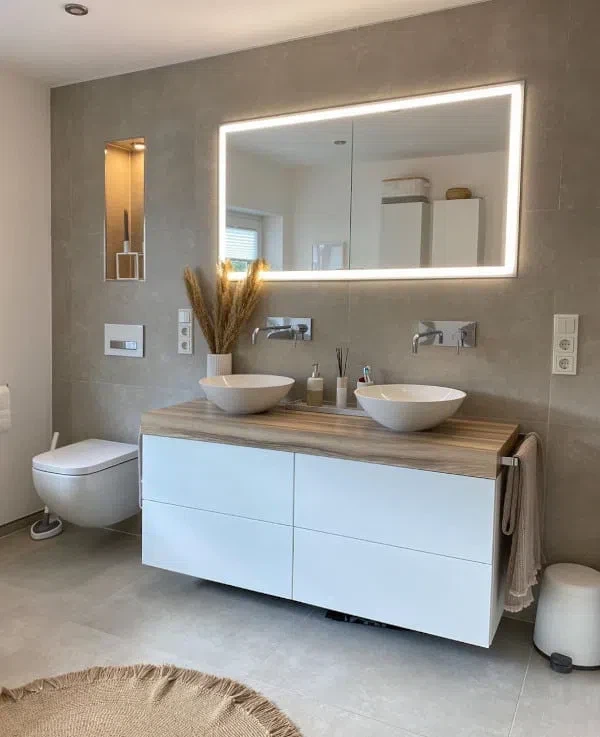 Тумба в ванной с двумя раковинами