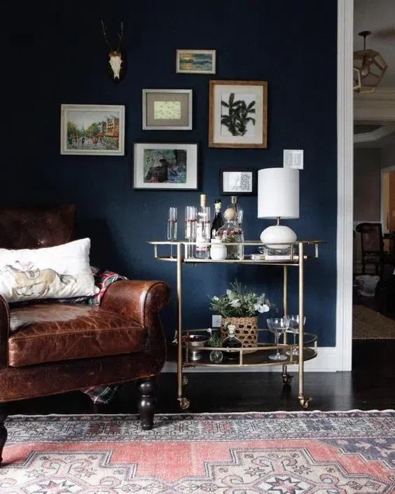 Темный интерьер в викторианском стиле