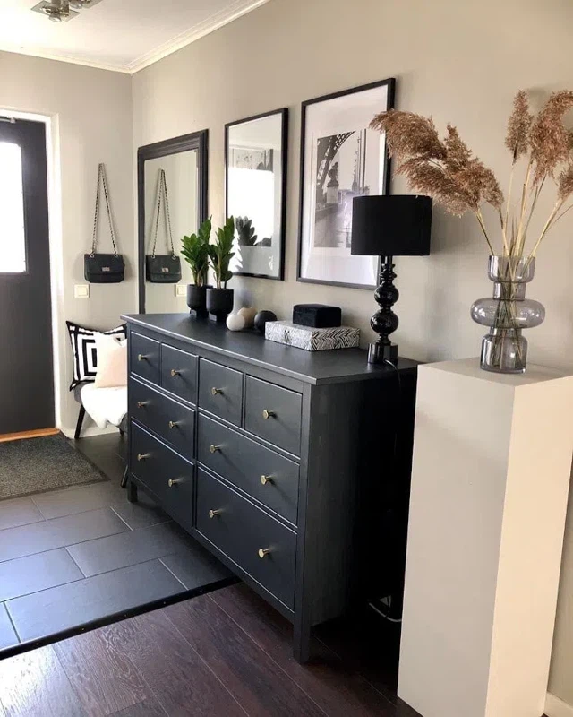 Тёплый серый интерьер