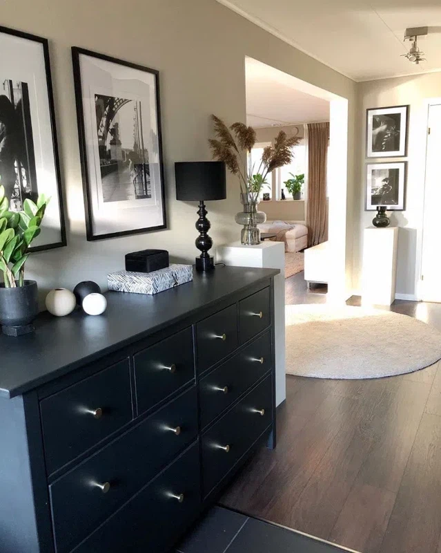 Тёплый серый интерьер